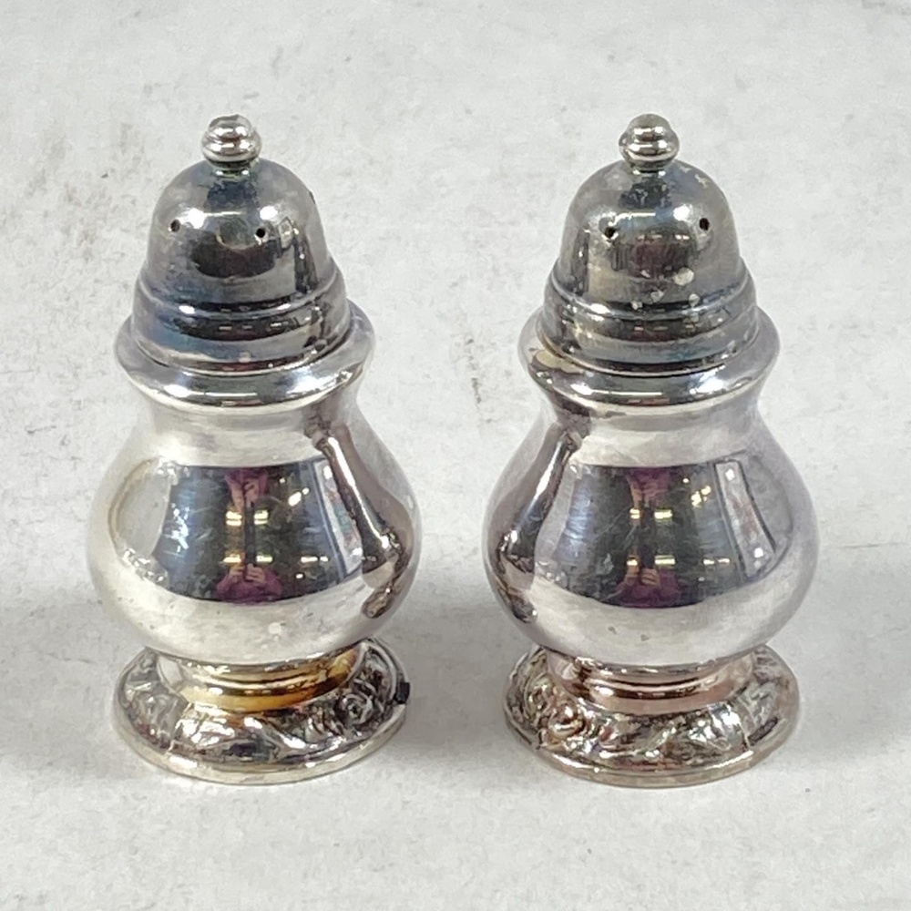 Oneida Ltd Vintage Silver Plate Salt And Pepper Shakers 2.75 Inch